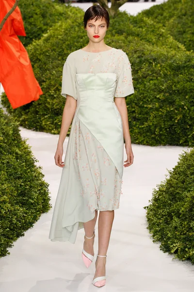 Look 19
